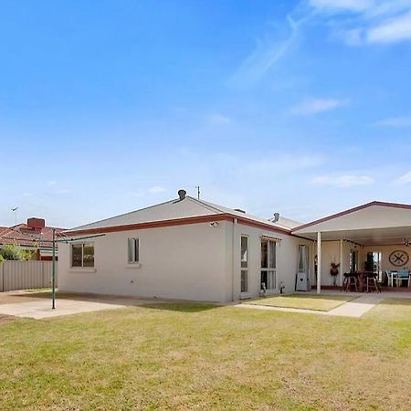 Lakefront Beauty ! Pet Friendly Villa Yarrawonga Exterior photo