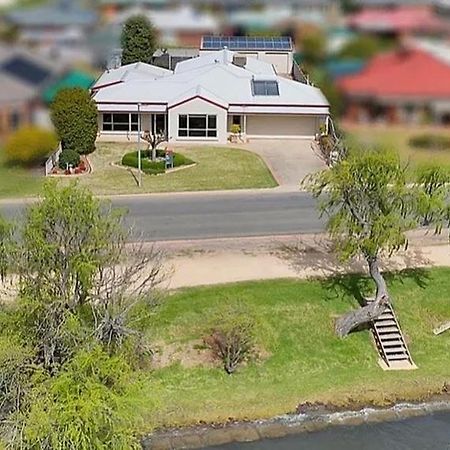 Lakefront Beauty ! Pet Friendly Villa Yarrawonga Exterior photo